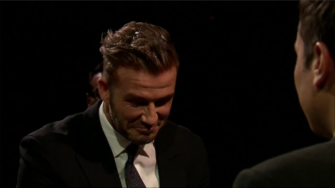 Video hài hước: Beckham dũng cảm đập trứng sống lên đầu