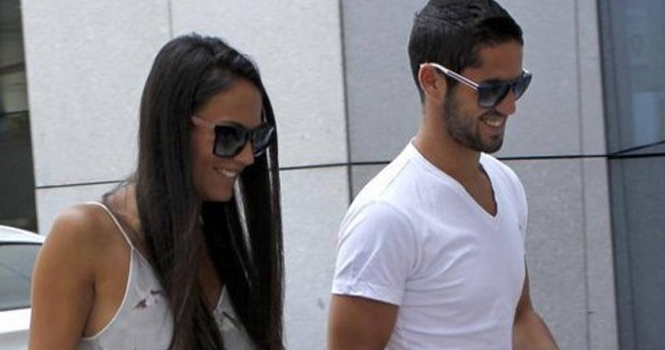 Isco nhận quà Valentine sớm từ bạn gái Calderon