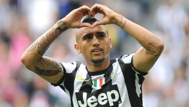 Tăng lương kỷ lục cho Vidal, Juventus thách thức MU