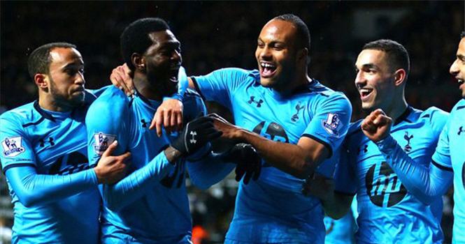 HLV Sherwood ca ngợi Adebayor