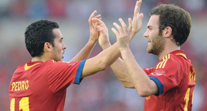 David Moyes tính đưa Pedro về đá cặp cùng Mata