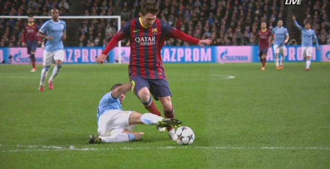 Cận cảnh tình huống Man City bị thổi 11m oan