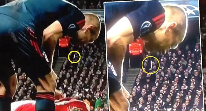 Robben lên tiếng về nghi án nhổ nước miếng vào Sagna