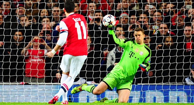 Ozil cầu xin Wenger cho đá penalty