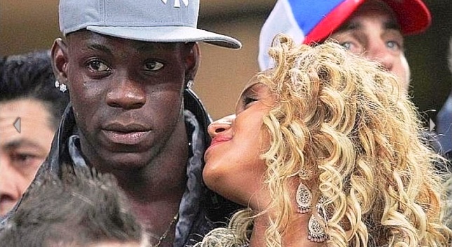 Balotelli bị cảnh sát hỏi thăm vì đánh nhiếp ảnh gia
