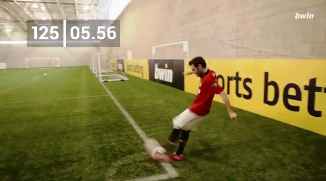 Juan Mata thể hiện tài đá phạt góc siêu việt