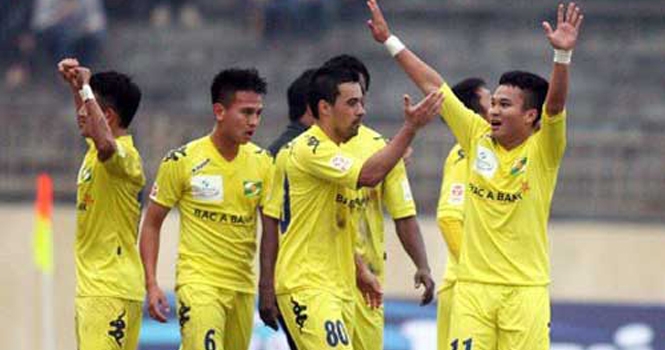 SLNA 1 - 0 An Giang: Bàn thắng may mắn của Emile