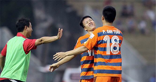 Điểm tin thể thao tối 26/2: Hulk đánh tiếng muốn gia nhập Dortmund, Ninh Bình đại thắng trên đất Hong Kong