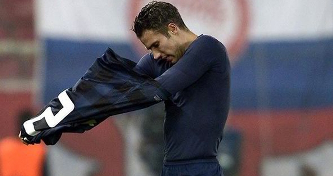 Robin van Persie lên tiếng xin lỗi đồng đội