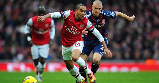 Stoke City vs Arsenal: Pháo thủ đến miền đất dữ