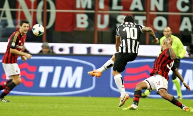 VIDEO: Pha nã đại bác của Tevez vào lưới AC Milan
