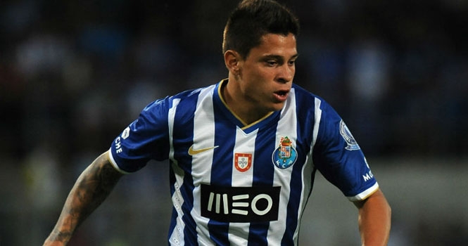 Chelsea nhập cuộc đua giành sao trẻ Juan Iturbe