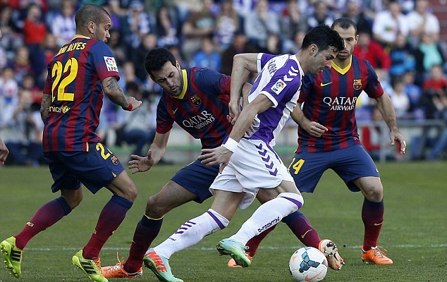 Video bàn thắng: Valladolid 1-0 Barca (Vòng 27 - VĐQG Tây ban Nha)