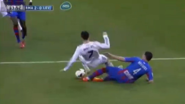 Ronaldo suýt tiêu tan sự nghiệp vì David Navarro