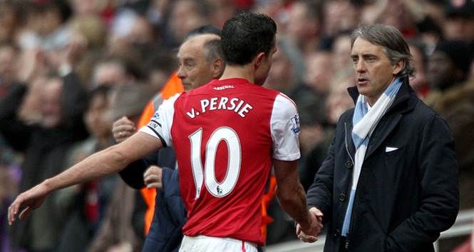 Thêm 1 đại gia châu Âu tính chi đậm vì Robin van Persie