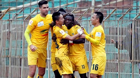 Đánh bại QNK.QN, Thanh Hóa củng cố chắc ngôi đầu BXH V-League 2014