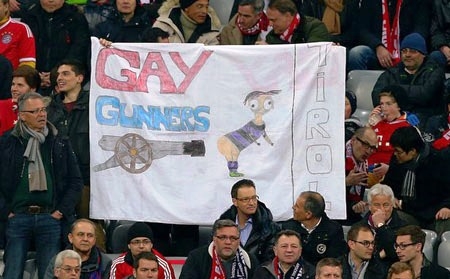 Chế giễu Ozil, Bayern Munich chịu thiệt trước Man United