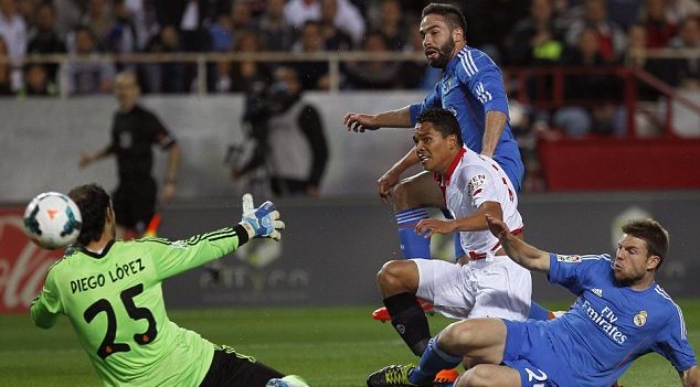 Video bàn thắng: Sevilla 2-1 Real (VĐQG Tây ban Nha 2013/14)