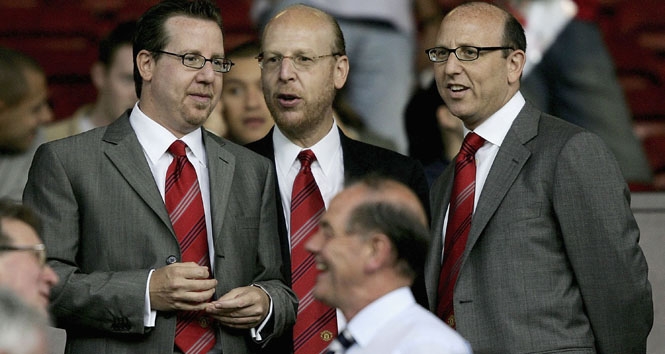 Nhà Glazer muốn vòi thêm tiền từ đề nghị của Beck, Giggs, Scholes…?