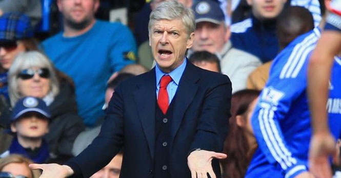 HLV Wenger lên tiếng về những nhận xét của Paul Scholes