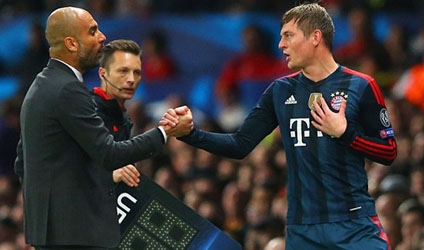 Toni Kroos lời qua tiếng lại với Guardiola vì bị thay ra quá sớm