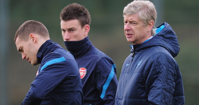 Sao Arsenal níu kéo Arsene Wenger ở lại