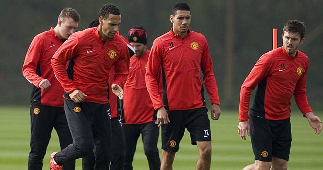 Sau vòng 33 Premier League: Liverpool biến Man Utd thành cựu vương