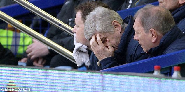 NHM đòi sa thải HLV Wenger sau trận thua Everton