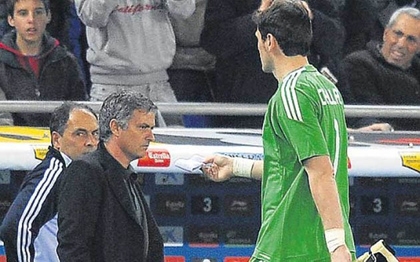 Iker Casillas và sai lầm hủy hoại sự nghiệp dưới thời Jose Mourinho