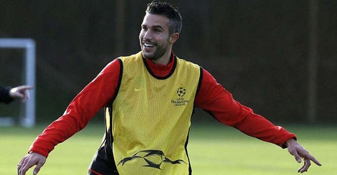 Robin van Persie tích cực tập luyện chờ ngày tái xuất