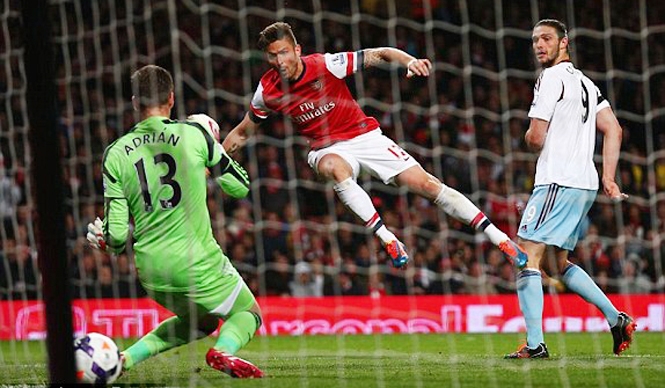 Video bóng đá: Oliver Giroud ghi bàn tinh tế không kém Denis Bergkamp