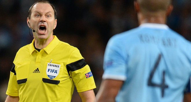 Trọng tài trận Atletico - Chelsea: Ác mộng của bóng đá Anh