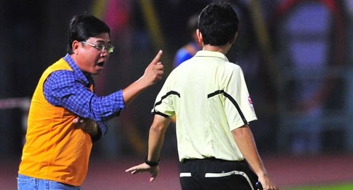 Thua đậm ĐT.LA, HV An Giang bức xúc với trọng tài