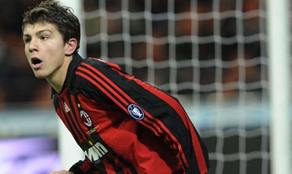 AC Milan sửa chữa sai lầm với Paloschi?