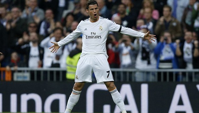 Video bóng đá: 2 siêu phẩm sút xa của CR7 vào lưới Osasuna