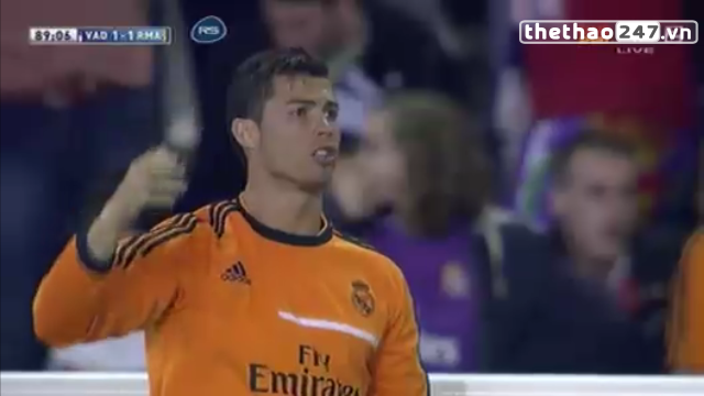 Video bóng đá: CR7 'chỉ đạo' thay Ancelotti khi Real bị ghi bàn