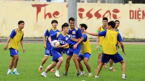Văn Quyến trở lại tập luyện và tái khẳng định sẽ giải nghệ