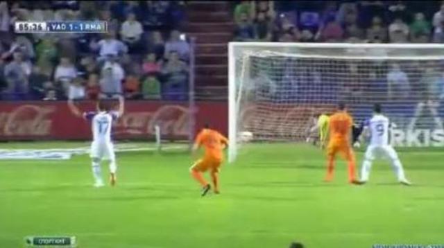 Video bóng đá: Pha sút phạt không khác gì Ronaldo của Ramos