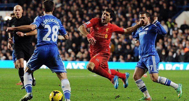 Mourinho bất ngờ dùng Dzeko 'hạ nhục' Suarez