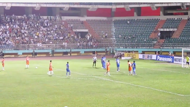 Video bóng đá: Văn Quyến lập siêu phẩm trong trận đấu chia tay Ninh Bình