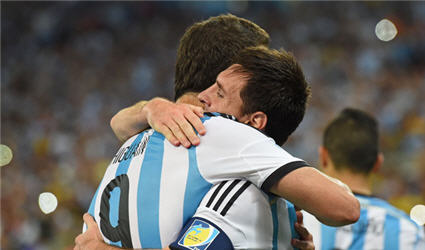 Higuain muốn đá cặp với Messi ở Barca