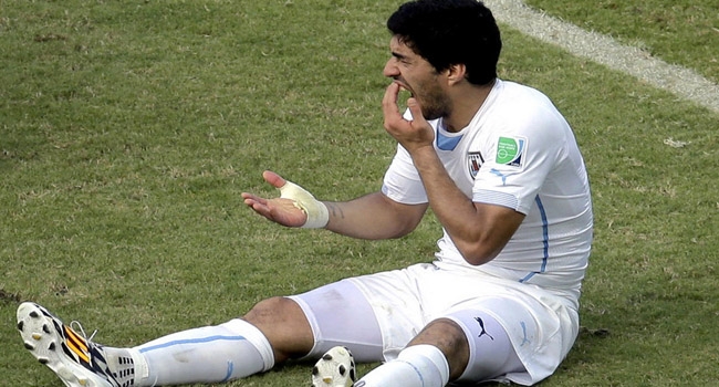 Barca dùng tiền và hai cầu thủ để mua Luis Suarez