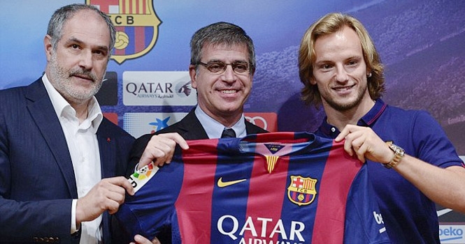 Ra mắt tân binh, Barca vẫn tranh thủ ‘tỏ tình’ với Suarez