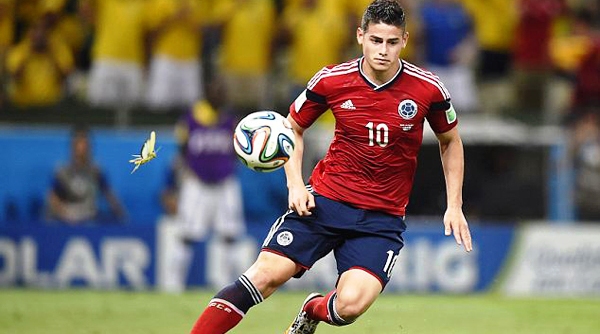 Châu chấu 'khổng lồ' liên tục bám theo James Rodriguez