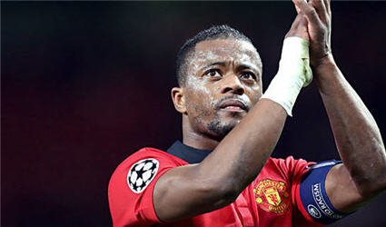 Patrice Evra chia tay Old Trafford
