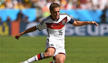 Philipp Lahm là 'vua' chuyền bóng, Messi kém cả Neuer
