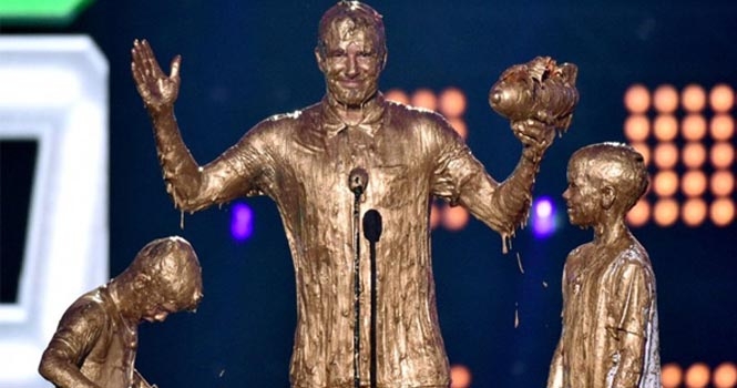 Cha con Beckham ‘hú vía’ khi nhận giải Legend Award
