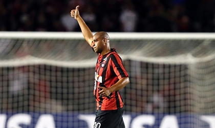 Adriano được liên hệ với đội bóng… nghiệp dư tại Italia