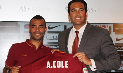 Ashley Cole hạnh phúc vì thoát khỏi truyền thông Anh