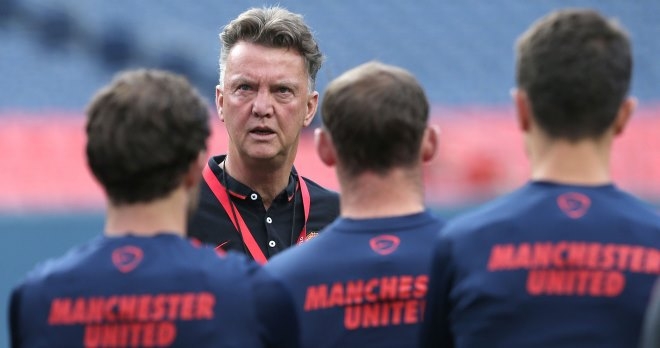 Van Gaal tiếp tục khiến cầu thủ MU phát hoảng vì quy định lạ lùng